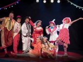 Resiste teatro negro con humor blanco