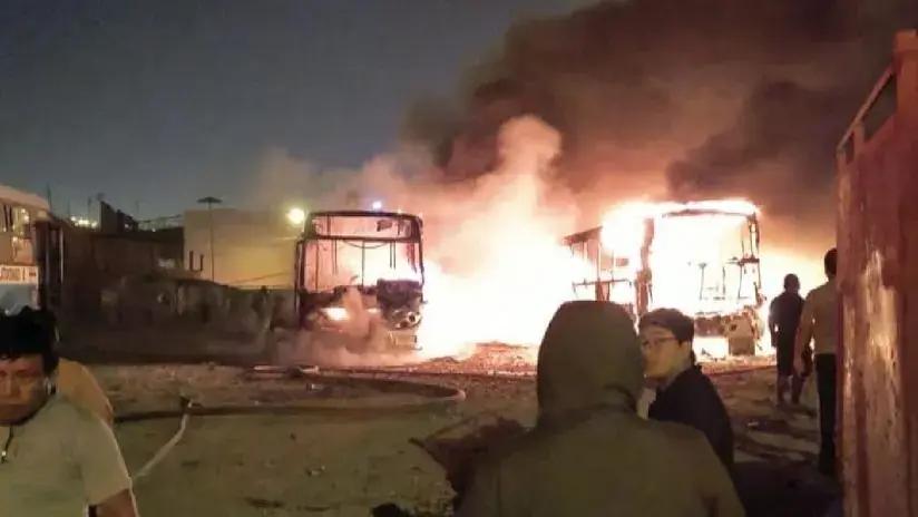 Puente Piedra: cinco buses de la empresa Pegaso Express terminaron calcinados tras registrarse un incendio en su cochera