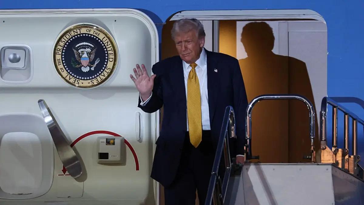 ‘Can’t Walk or Sit Up Straight’: Short Clip of Trump’s ‘Hunched Over’ Walk Goes Viral as Fans Zoom In on His Posture