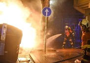 Tres contenedores quemados, bengalas y petardos en la segunda de las protestas