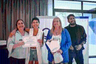 Mayra entregó más de 20 certificados de habilitación comercial