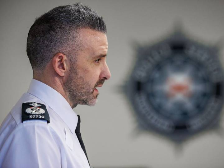 Police investigating attack on officers with hunting knife as attempted murder