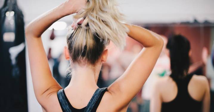 Man tries chatting up woman at the gym until she turns around to face him