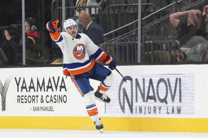 Pageau scores short-handed goal in OT as Islanders beat Golden Knights 4