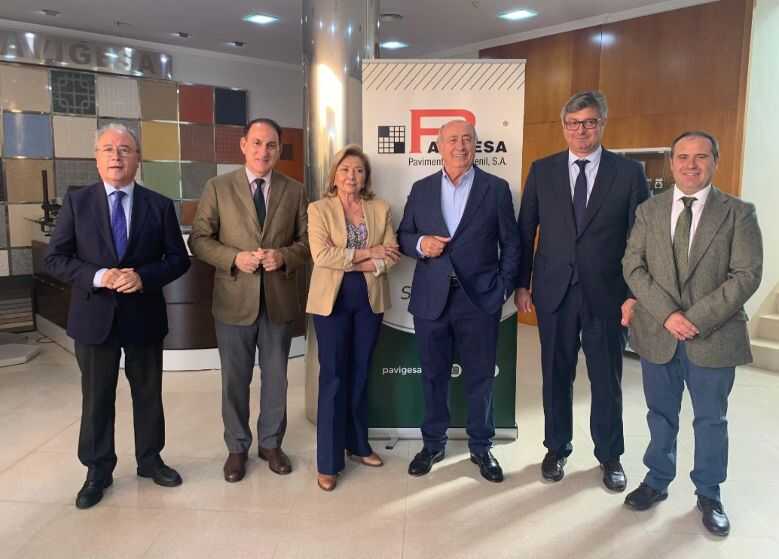 El presidente de la Confederación de Empresarios de Andalucía realiza una visita la Pavigesa