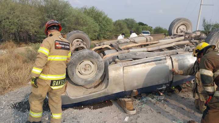 Mueren Dos Hombres Tras Volcadura de Camioneta en General Terán, Nuevo León