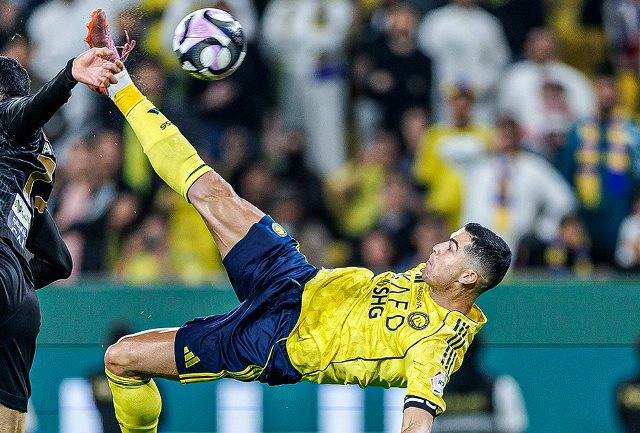 Cristiano Ronaldo rumbo a su meta: Suma 954 tantos con el mejor golazo de chilena con Al