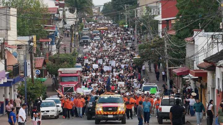 Marchan en Uruapan y Morelia por justicia para Carlos Manzo