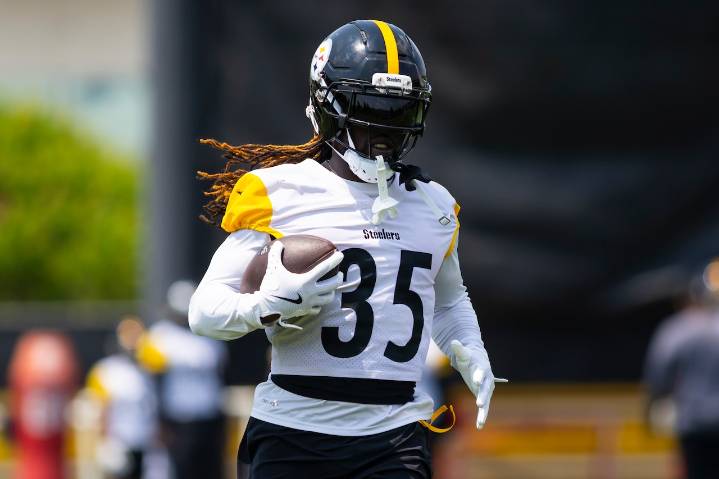 Patriots add veteran running back, release Jerry Rice’s son