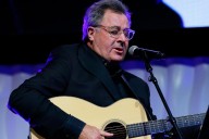 Vince Gill to Receive CMA Lifetime Achievement Award