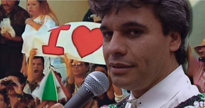 Fan recuerda cuando Juan Gabriel le cantó en un concierto