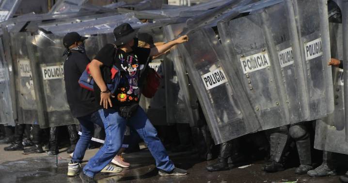 Disturbios en el Zócalo por marcha ‘Generación Z’ dejan 100 policías lesionados; hay 20 detenidos