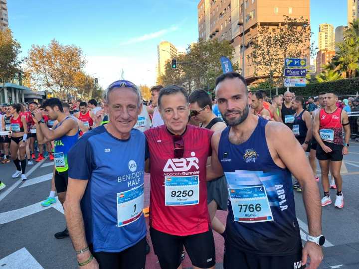 El alcalde de Albacete, a la carrera en Benidorm