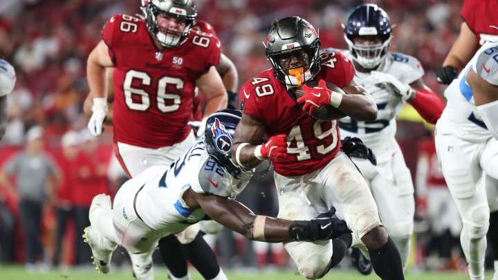 Buccaneers sign RB Owen Wright from the practice squad