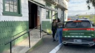 Detienen en Ancud a mujer acusada de matar a puñaladas a un adulto mayor en Santiago