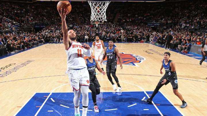 Knicks' Jalen Brunson turns ankle late in loss to Magic