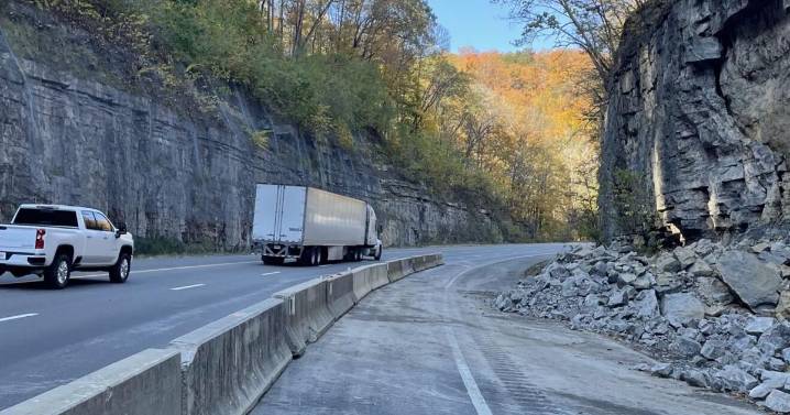 UPDATE: Crews working to clear rockslide blocking traffic in Marion Co.