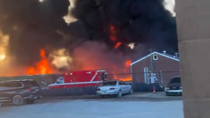 Cargo plane crash sparks deadly fireball in Kentucky