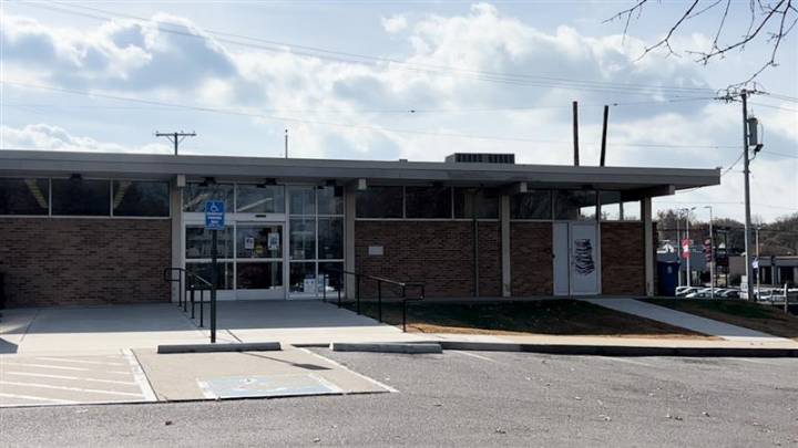 Help decorate Thompson Lane Library branch for the holidays