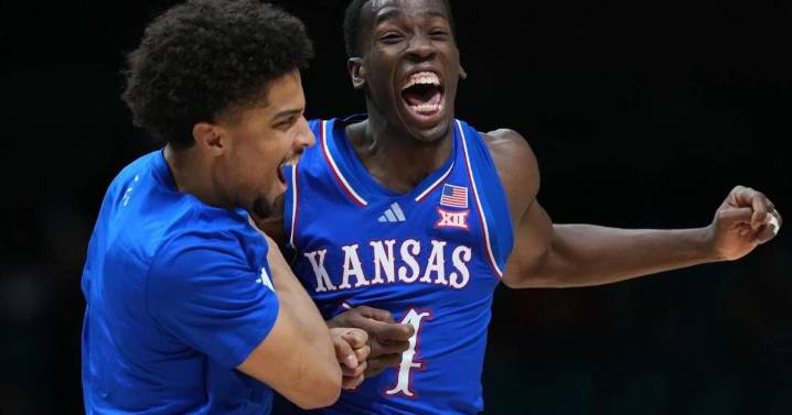 Kansas deals No. 17 Tennessee its 1st loss, 81-76 in 3rd-place game at Players Era Championship