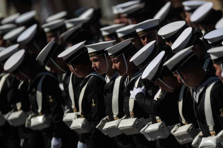 Funcionaria de la Armada denunció a superior por violación: Institución sancionó a la mujer por propiciar la agresión mediante "baile provocativo"