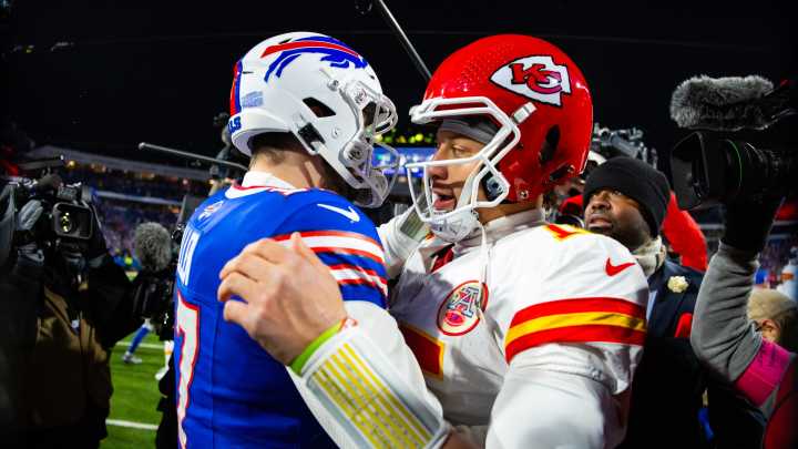 Chiefs at Bills odds, picks and predictions