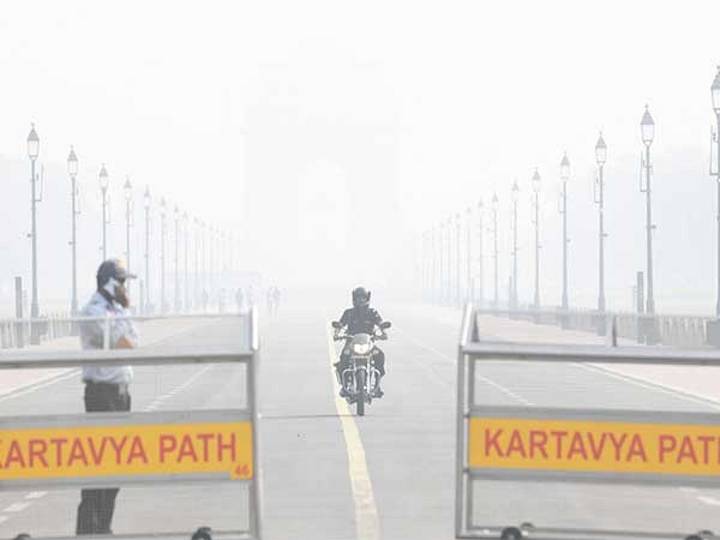 Delhi-NCR placed under GRAP Stage III as air quality plunges to 'severe' with AQI at 425; schools switch to hybrid mode