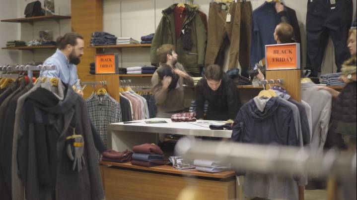 Experts weigh in on Black Friday Deals with holiday season approaching