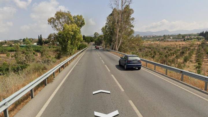 Siete heridos al colisionar dos turismo en Cártama