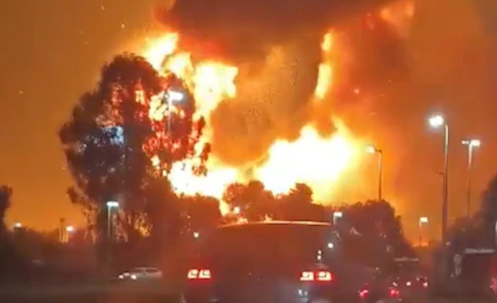 Incendio en una fábrica de productos químicos de Ezeiza: la onda expansiva se sintió en La Matanza