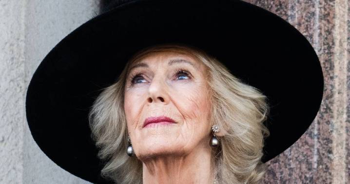 Queen Camilla's silent message to King Charles at Remembrance uncovered by body language expert