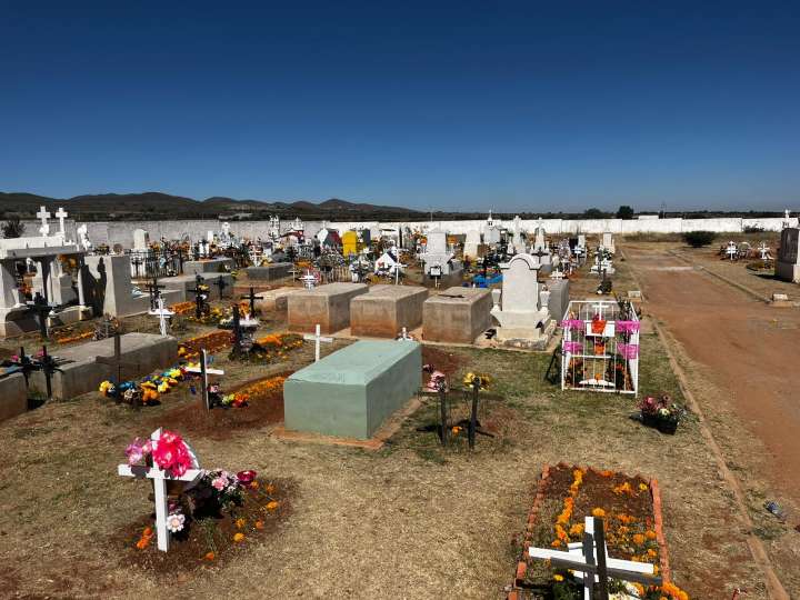 Realizan operativo de aseo en panteones de Guadalupe