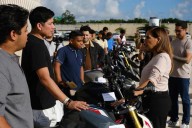 Mara Lezama entrega 16 motocicletas recuperadas y exhorta a fortalecer la cultura de la denuncia