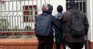 Forzaba la puerta de una casa y fue detenido
