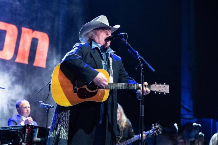 Dwight Yoakam to perform at the Saenger Theatre