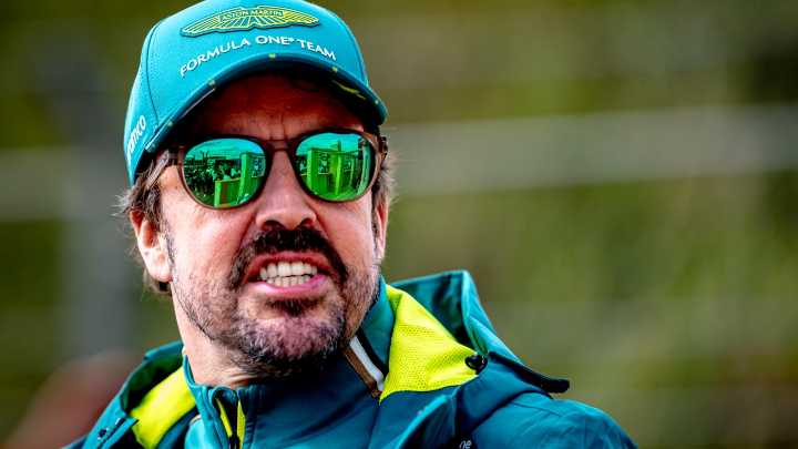 "Si el coche rinde como este año, Fernando Alonso se marchará en 2026"