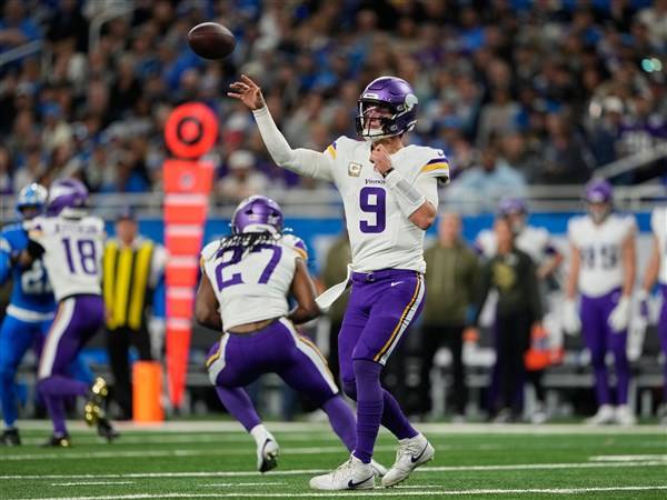 J.J. McCarthy throws for 2 TDs and runs for a score in his return as Vikings beat Lions 27