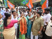 Mangaluru: BJP celebrates NDA’s strong lead in Bihar at PVS Circle