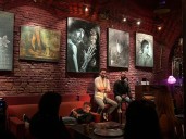 Piscología en bares: creó un ciclo de charlas para abordar la salud mental con público en vivo