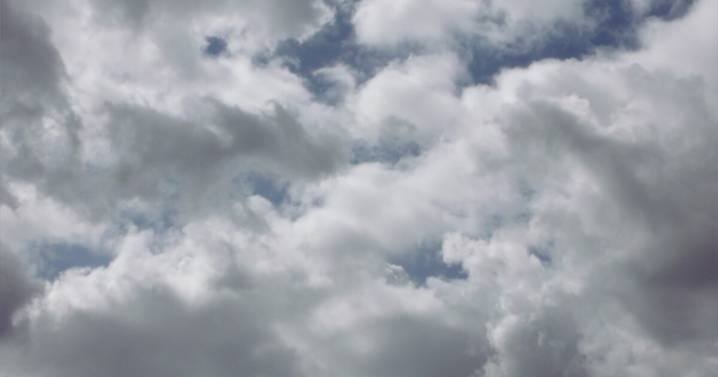 Drying out but this stubborn cloud covr na dchilly air isn't going anywhere