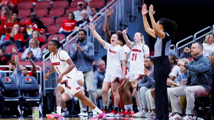 No. 21 Cardinals knock off Morehead State, win 4th straight