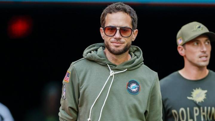 Did Mike McDaniel troll Bills fans after win? Dolphins coach responds to viral photo