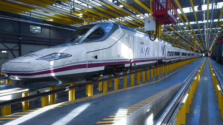 Puente hace una promesa para Navarra y UPN le recuerda que "sólo se han puesto en marcha 60 kilómetros de AVE"