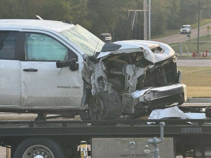 Power line down after tractor-trailer hits pole in Southaven