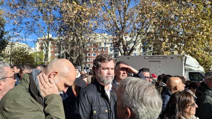 Espinosa de los Monteros acude con otros exdirigentes de Vox a la protesta del PP contra Sánchez para pedir elecciones