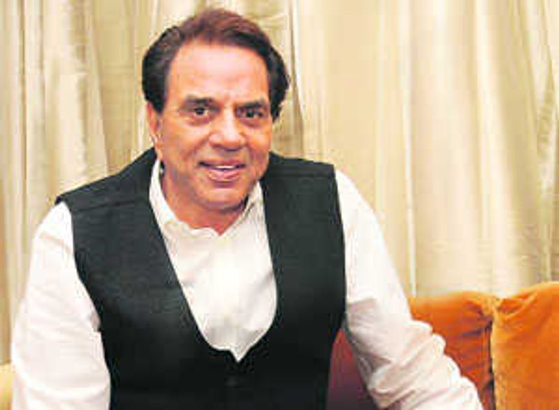 Dharmendra secretly filmed in ICU; viral video sparks privacy debate