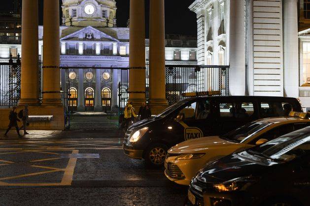 Taxi drivers to ignore fixed-price fare bookings over festive season amid Uber row