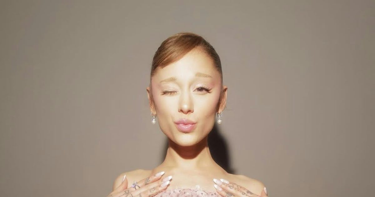 Ariana Grande Does 'Glinda Goes Disco' for 'Wicked' Singapore Premiere