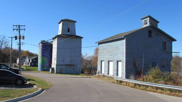 Oswego board to vote on accepting donation of site