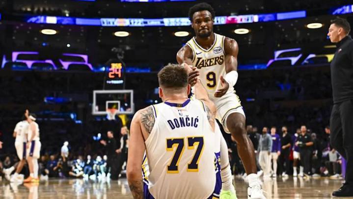 Derrotaron Los Lakers al Miami Heat 130-120; triple doble de Dončić